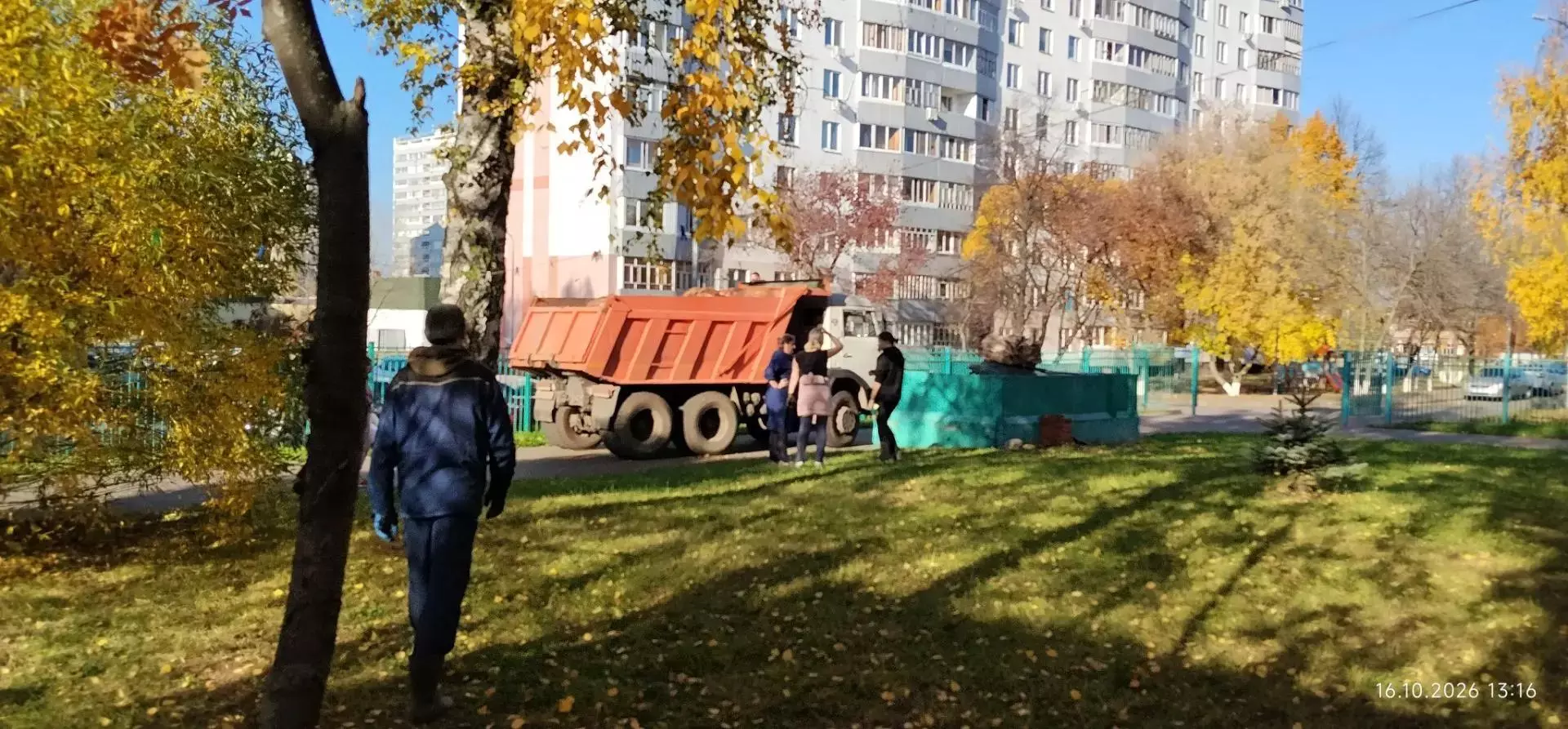 Субботник на территории детского сада в Набережных Челнах